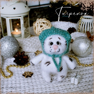 вязаная игрушка спицами белый тигр в шапочке knitted toy white tiger in a hat brinquedo de malha tigre branco com chapéu