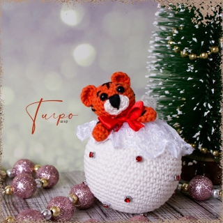 новогодний елочный шар с тигром игрушка christmas tree ball with tiger toy bola da árvore de natal com brinquedo tigre